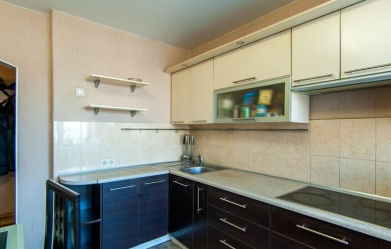 Cabinets in a Small Kitchen