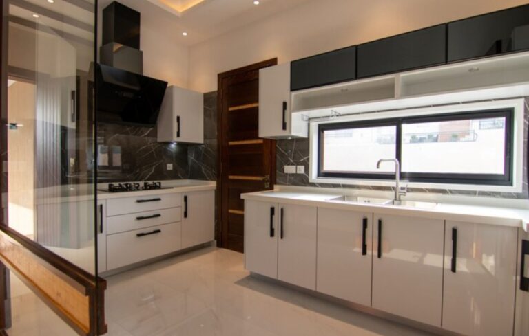 Custom Kitchen Cabinets