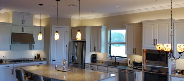 Modern kitchen lighting with pendant lights