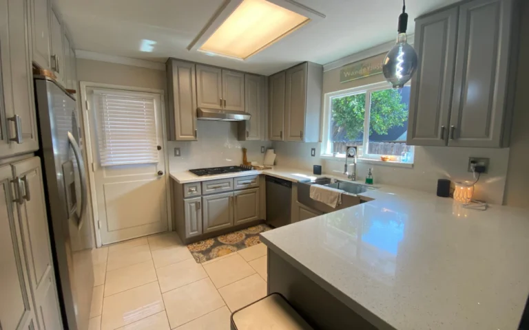 wood vs tile in kitchen Gardena