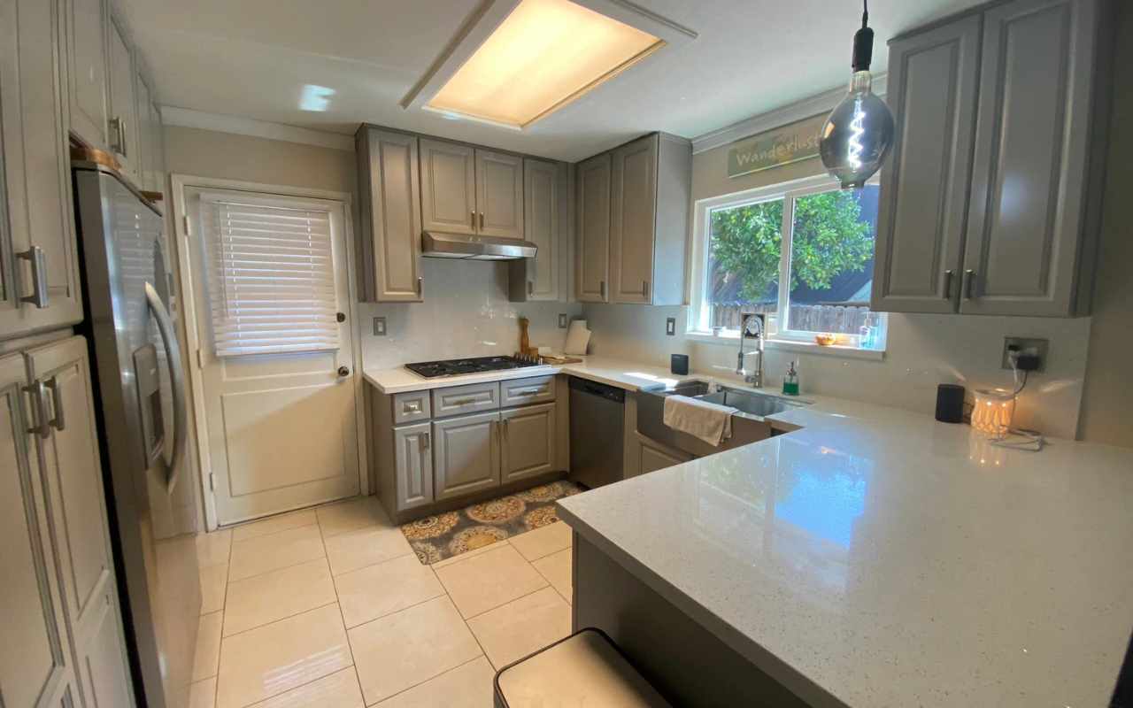 wood vs tile in kitchen Gardena
